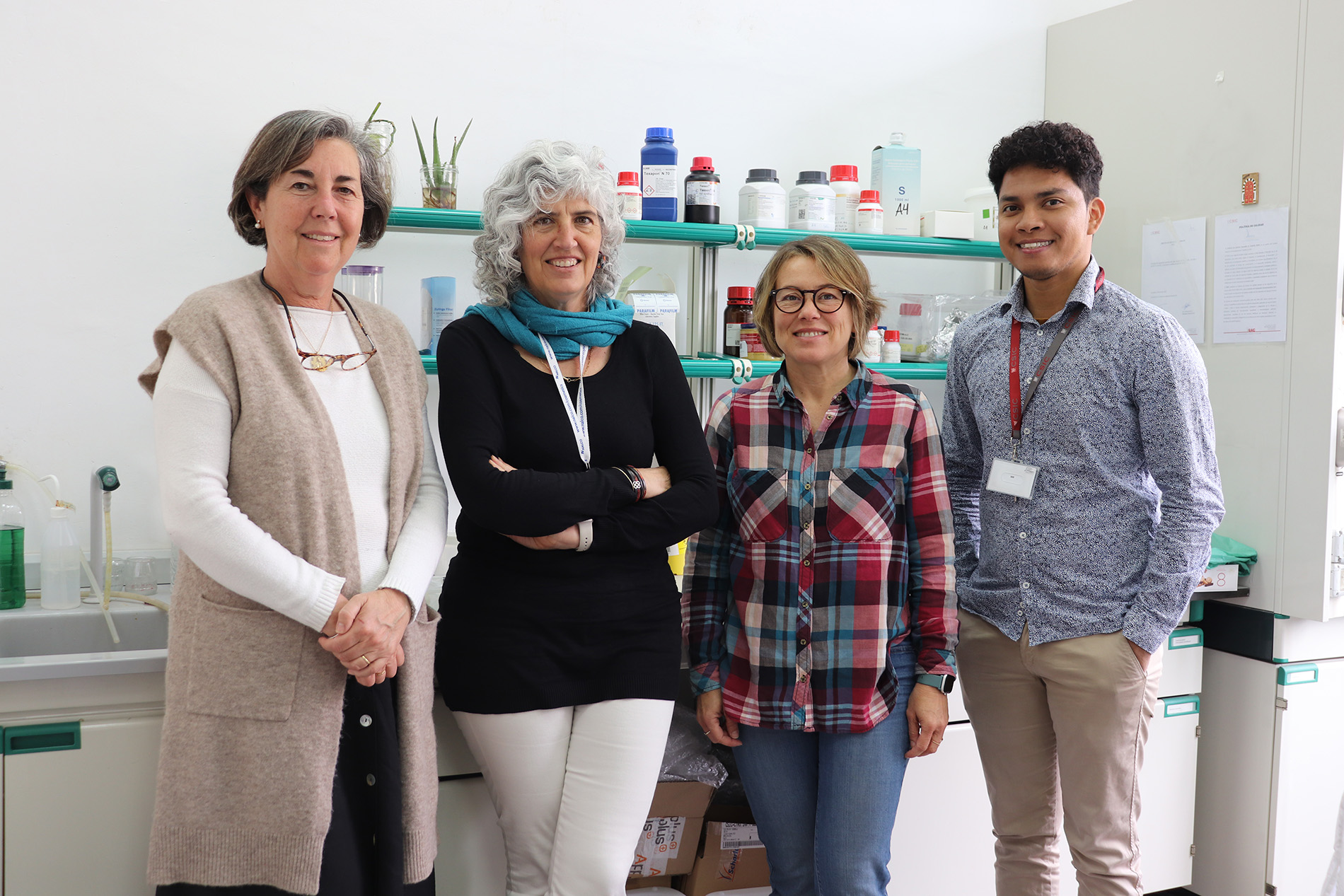 DermoCosmetic Evaluation Service Team of the IQAC-CSIC. From left to right, Luisa Coderch, scientific manager; Meritxell Marti, technical director; Cristina Alonso and Anderson Ramos, technicians. / Photo by Alejandro Rodríguez